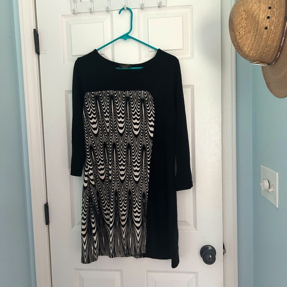 Black white LTX Sportswear abstract sweater type midi dress. Perfect work dress - Picture 1 of 5